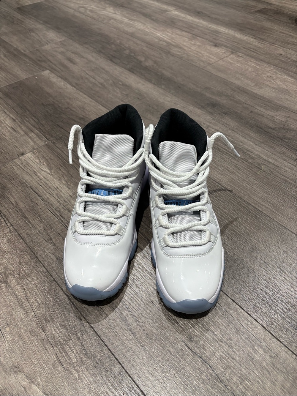 Air Jordan 11 Retro 'Legend Blue / Columbia' 2024 - Size 9 Mens